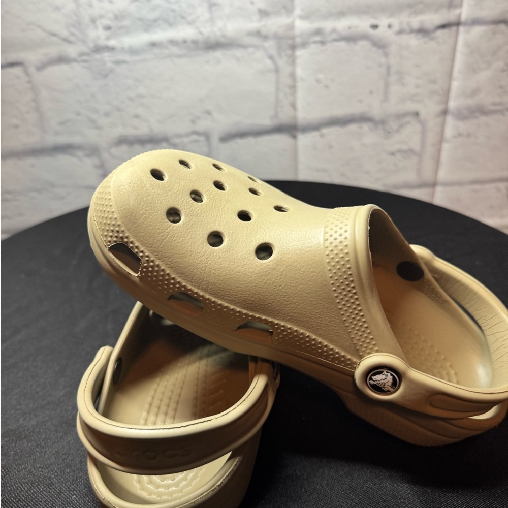 Crocs Beige Sandals with Cushioned Sole - Picture 6 of 6
